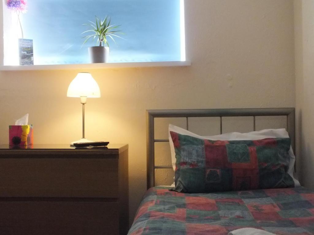 Leonardos Guest House Swansea Room photo