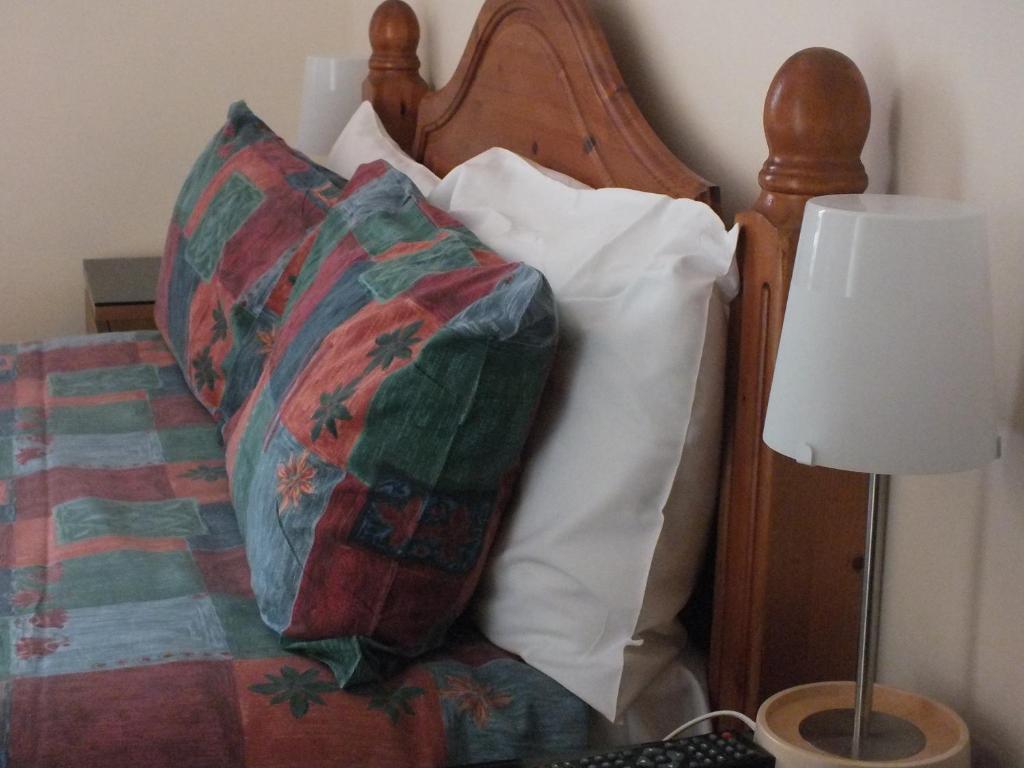 Leonardos Guest House Swansea Room photo