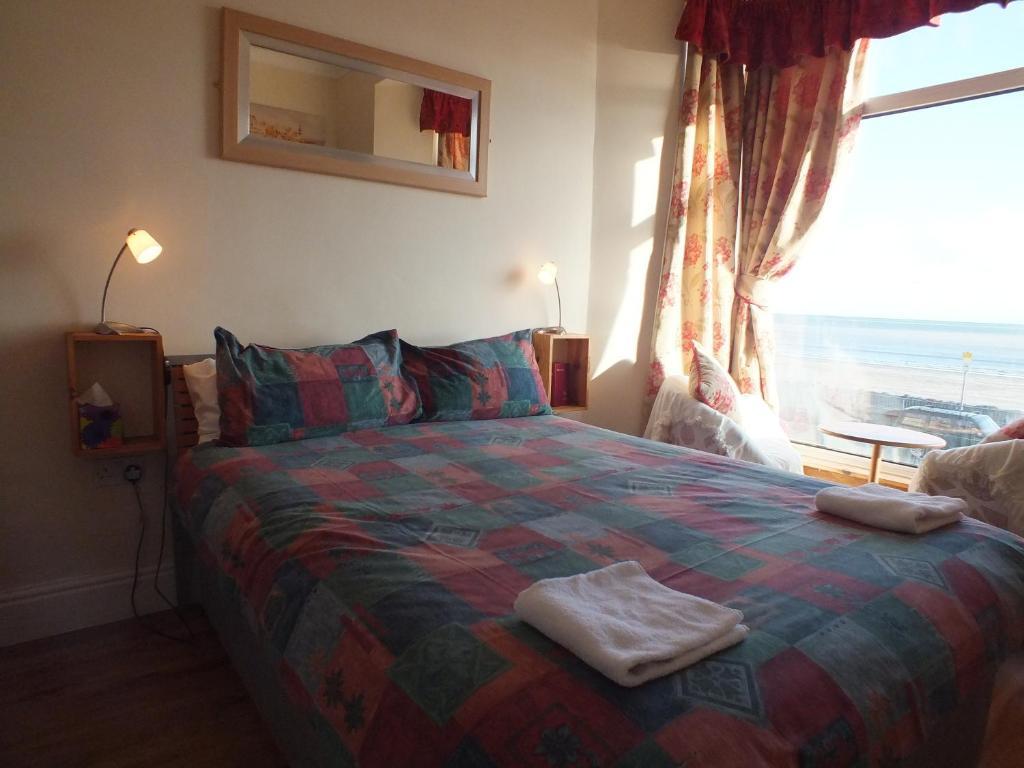 Leonardos Guest House Swansea Room photo