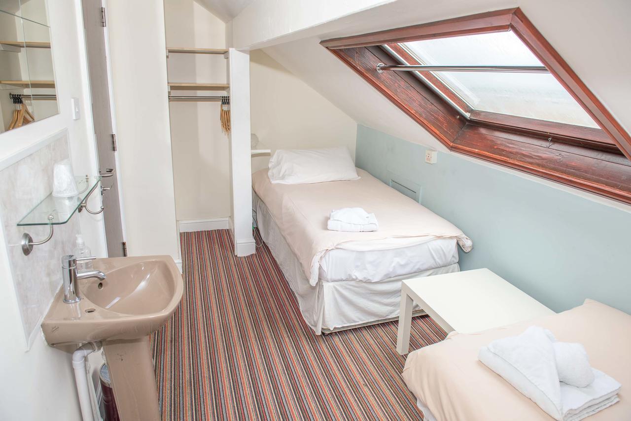 Leonardos Guest House Swansea Exterior photo